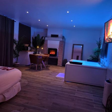 Suite De Charme Avec Jacuzzi Et Jardin Privatif Paris Au Calme Saint-Prix  Exterior photo