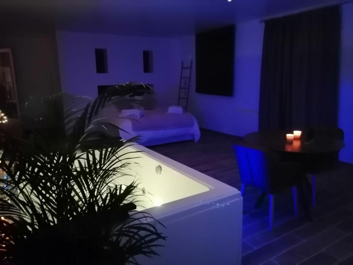 Suite De Charme Avec Jacuzzi Et Jardin Privatif Paris Au Calme Saint-Prix  Exterior photo
