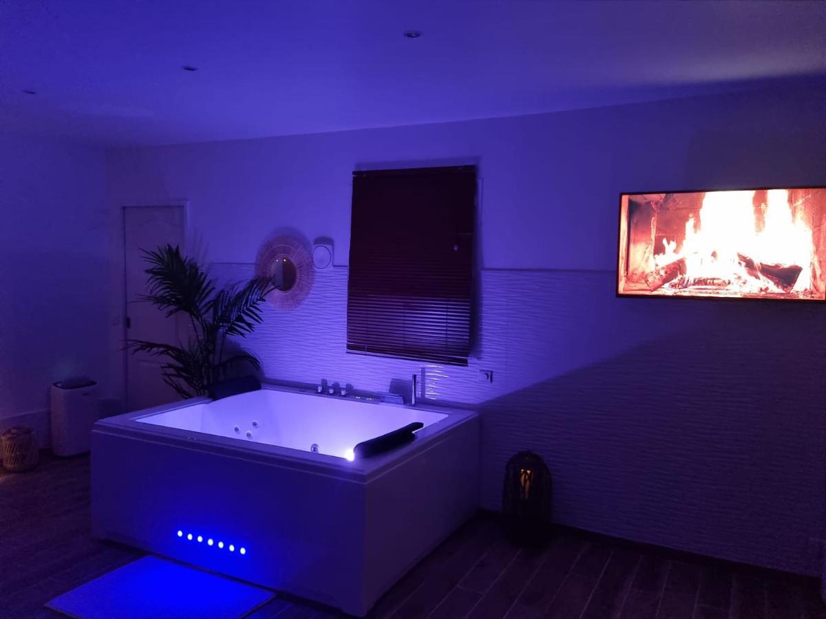 Suite De Charme Avec Jacuzzi Et Jardin Privatif Paris Au Calme Saint-Prix  Exterior photo