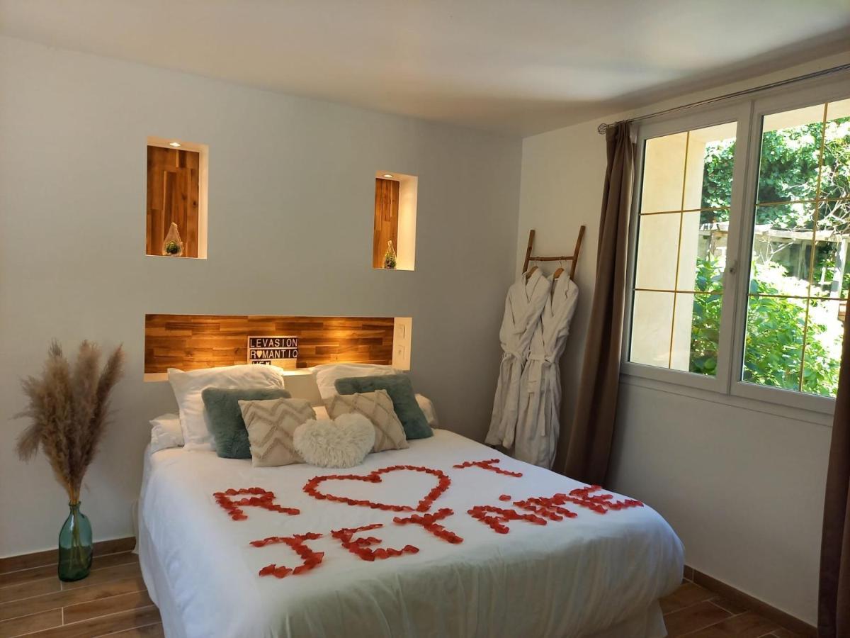 Suite De Charme Avec Jacuzzi Et Jardin Privatif Paris Au Calme Saint-Prix  Exterior photo