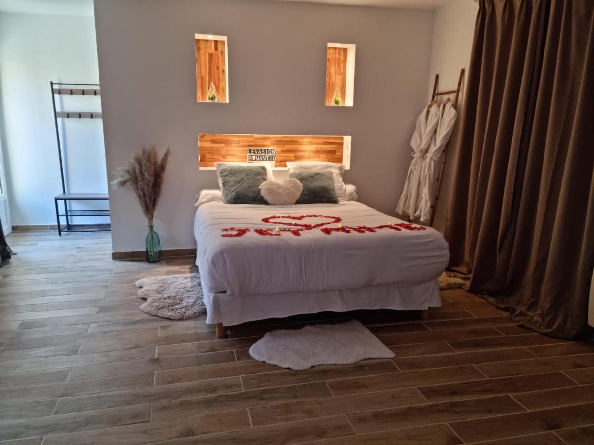 Suite De Charme Avec Jacuzzi Et Jardin Privatif Paris Au Calme Saint-Prix  Exterior photo