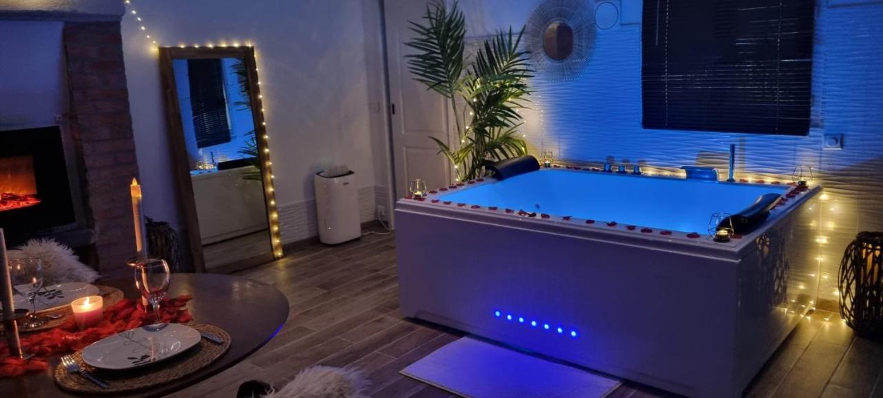 Suite De Charme Avec Jacuzzi Et Jardin Privatif Paris Au Calme Saint-Prix  Exterior photo