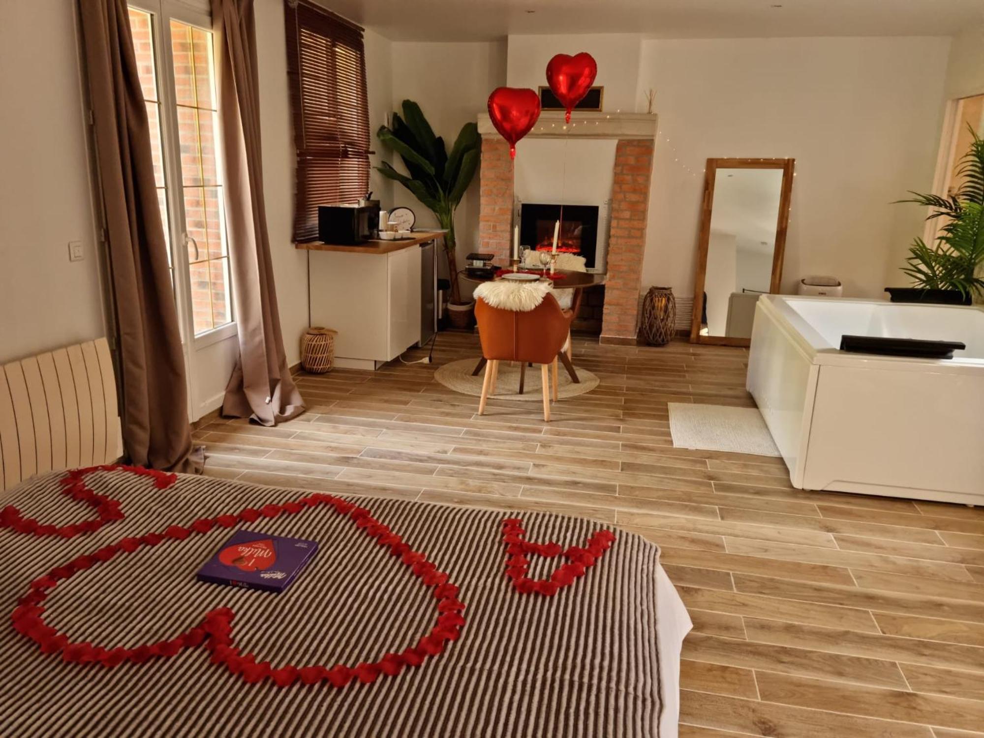 Suite De Charme Avec Jacuzzi Et Jardin Privatif Paris Au Calme Saint-Prix  Exterior photo