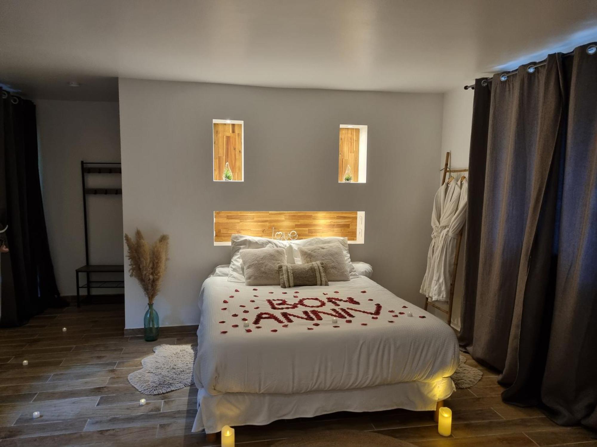 Suite De Charme Avec Jacuzzi Et Jardin Privatif Paris Au Calme Saint-Prix  Exterior photo