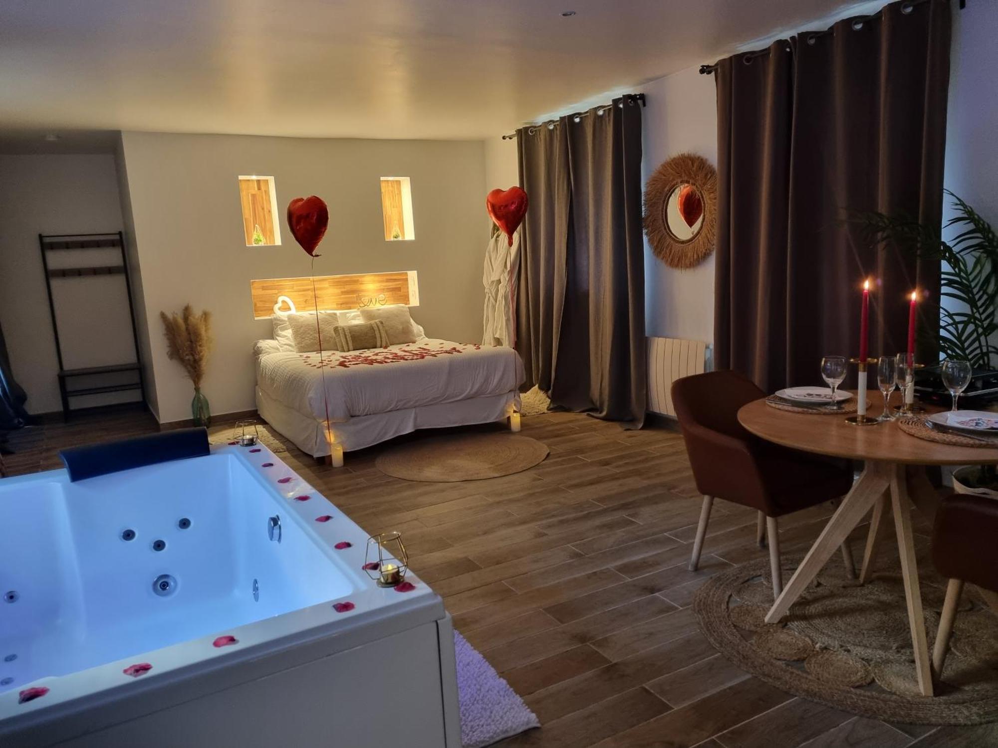 Suite De Charme Avec Jacuzzi Et Jardin Privatif Paris Au Calme Saint-Prix  Exterior photo