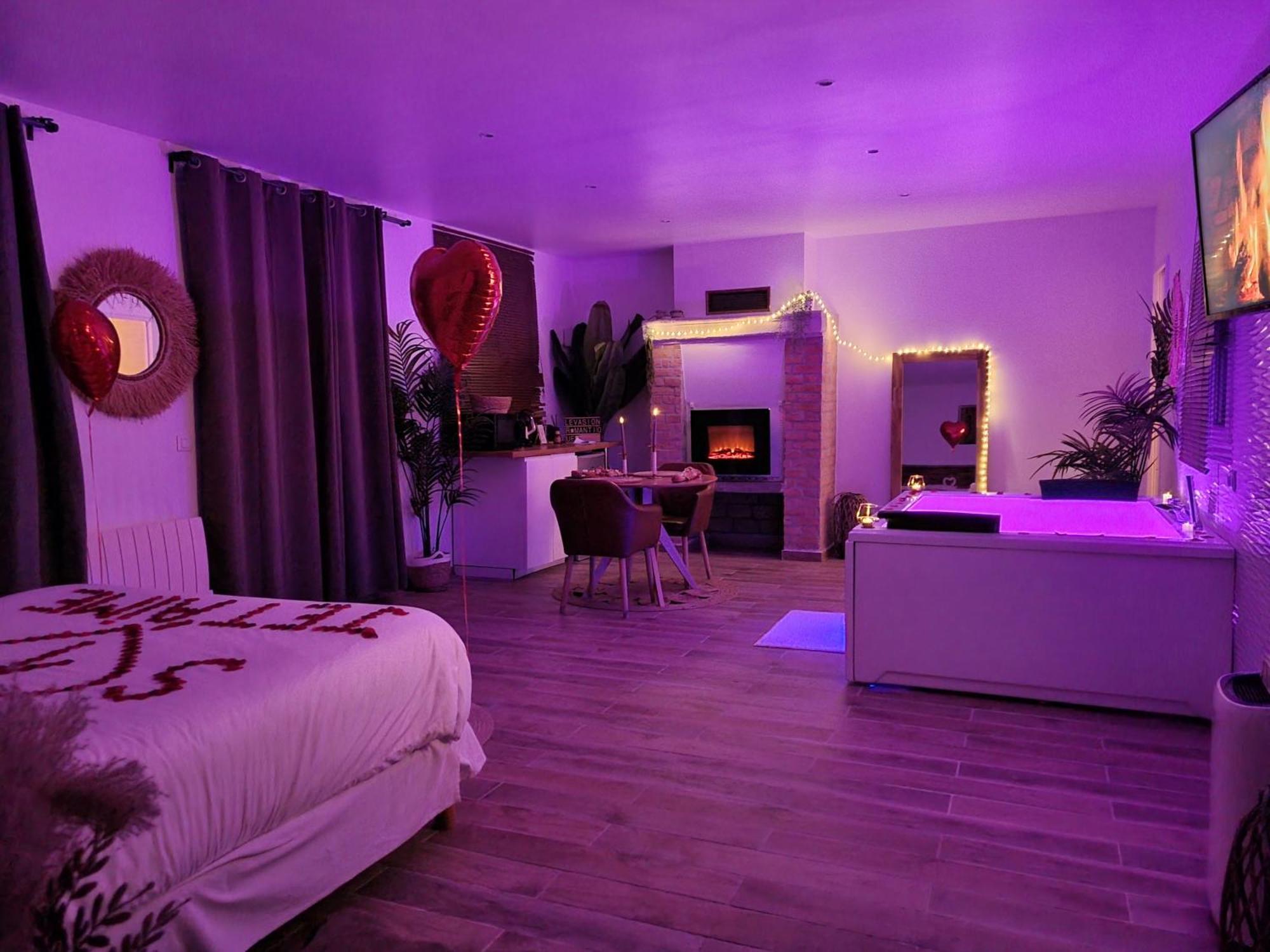Suite De Charme Avec Jacuzzi Et Jardin Privatif Paris Au Calme Saint-Prix  Exterior photo